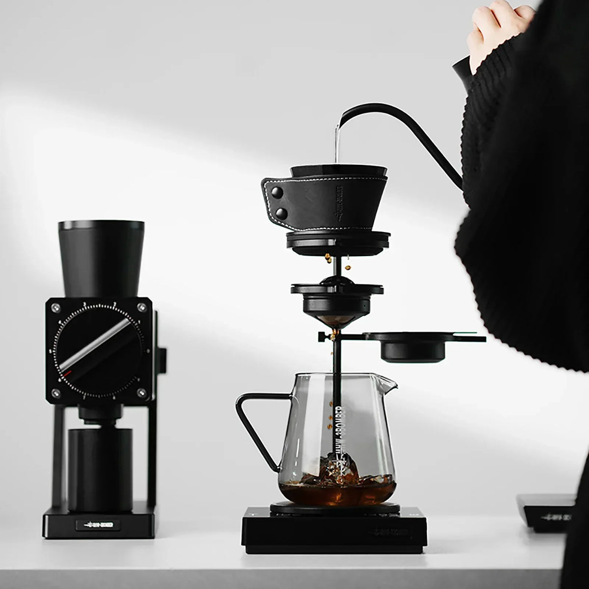 MHW-3BOMBER Smooth Pour Over Chilling Ball Stand Main Concept Avenue