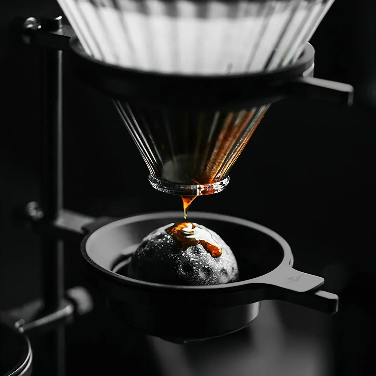 MHW-3BOMBER Smooth Pour Over Chilling Ball Stand Main Concept Avenue